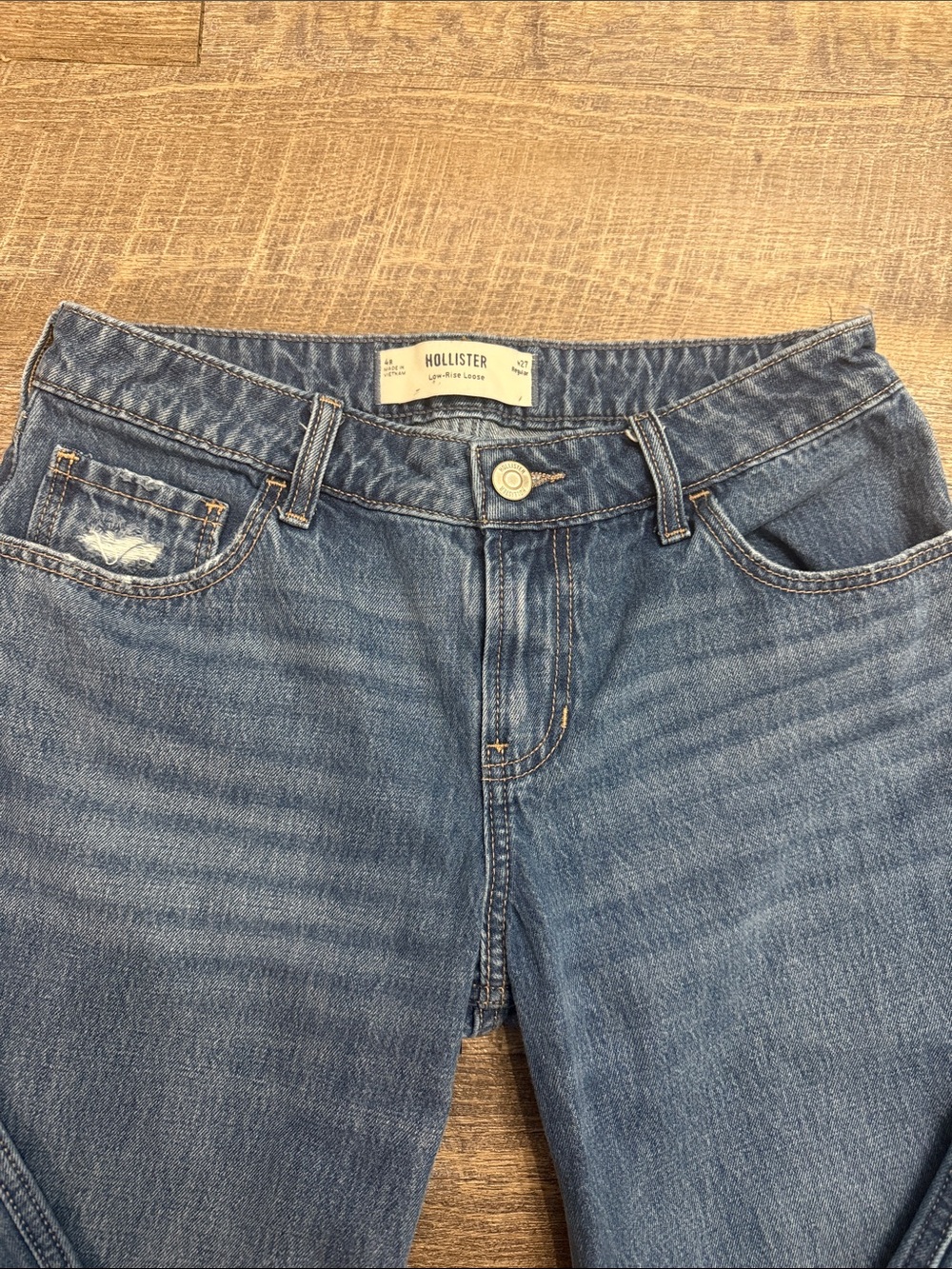 Hollister Women’s Low Rise Baggy Loose Jeans - Picture 3 of 4